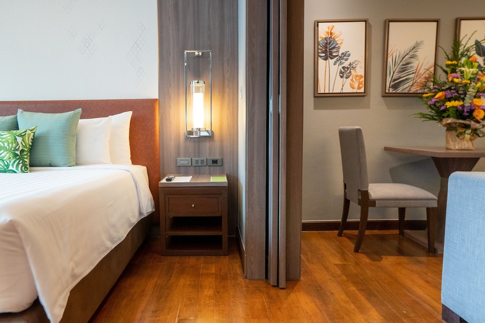 Novotel Living Bangkok Sukhumvit Legacy 33/77