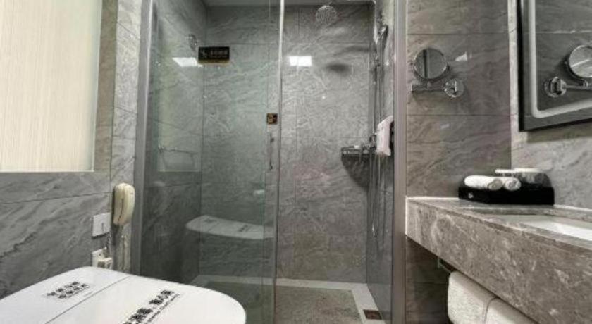 Hualian Hotel 41/50