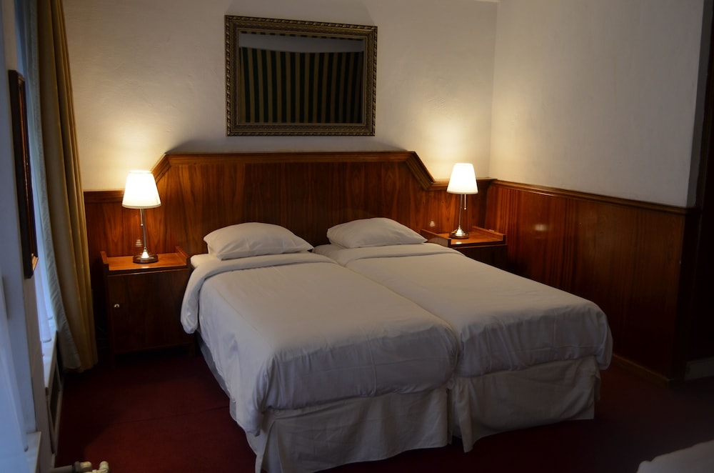 ROOM, QUADRUPLE