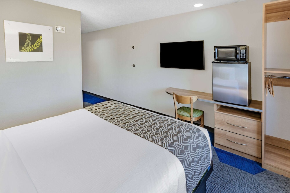 Microtel Inn & Suites By Wyndham Johnstown 15/37