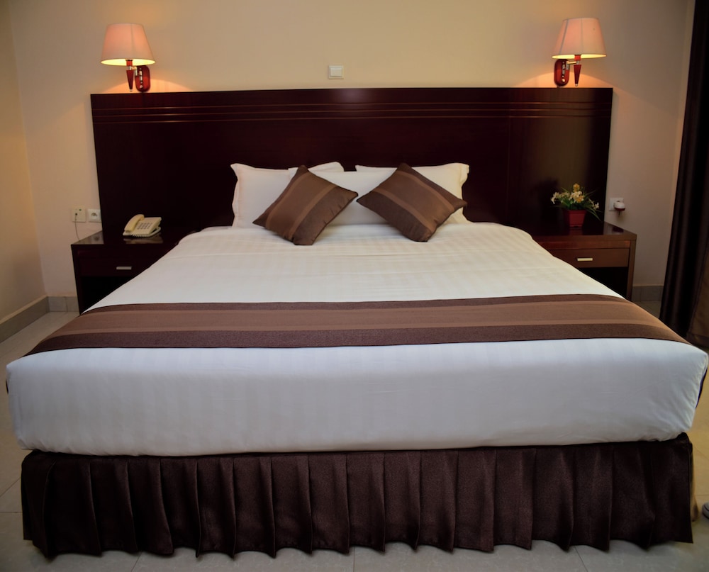 Nobleza Hotel 7/50