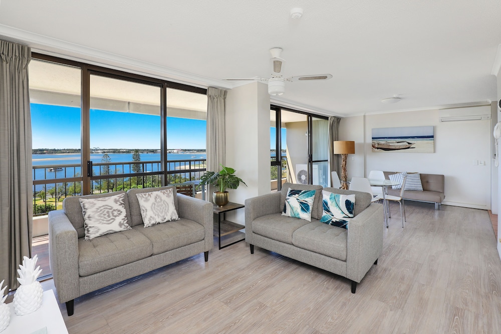 Palmerston Tower Holiday Apartments 12/36