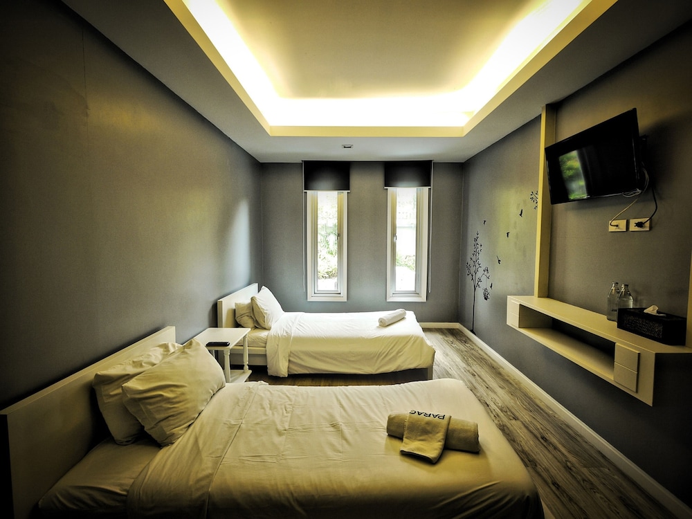 Paragon Inn 21/63