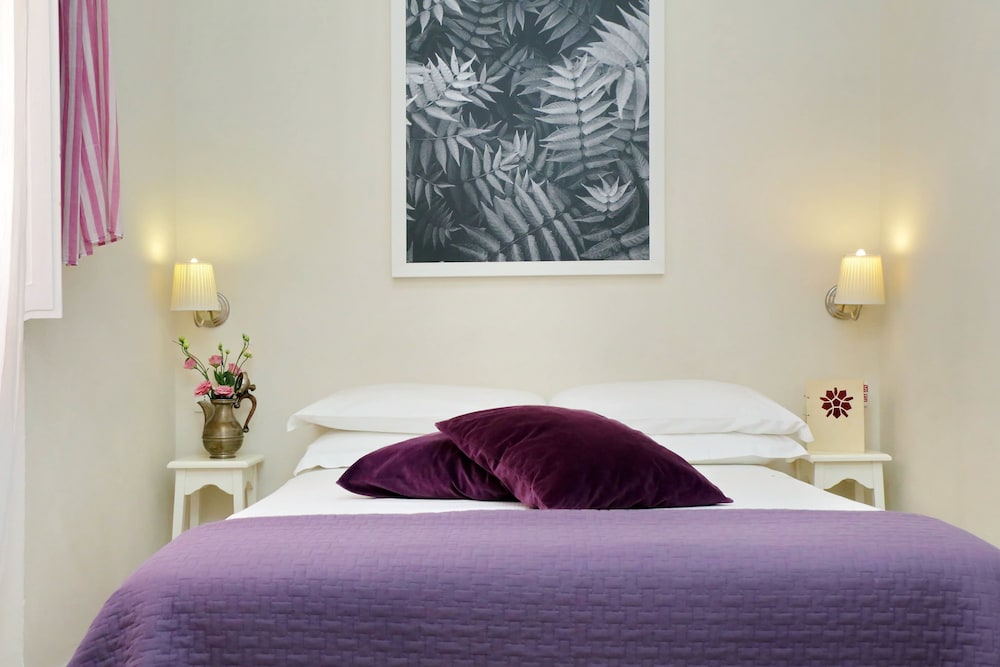 ROOM, DOUBLE BED