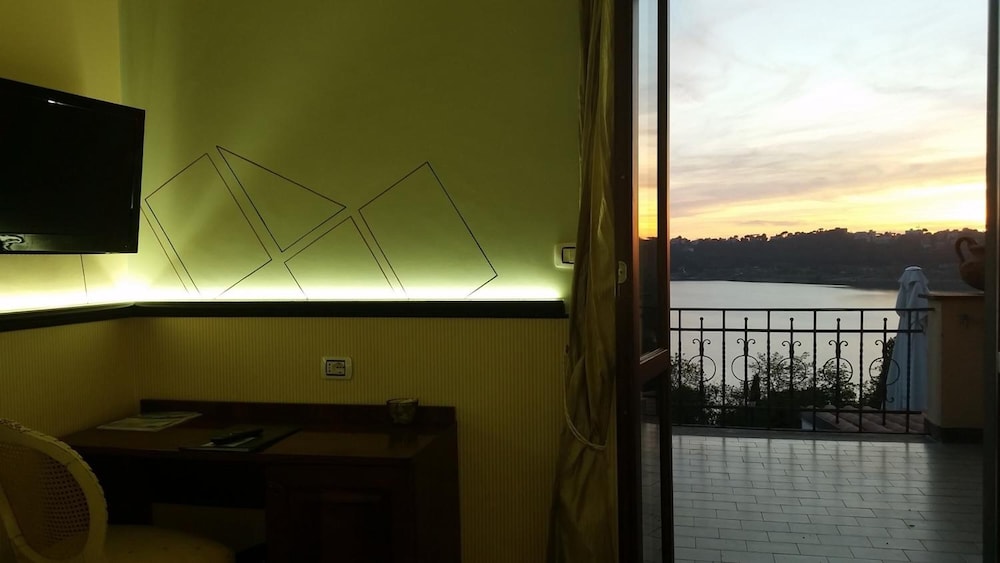 Hotel Villa Degli Angeli 26/57
