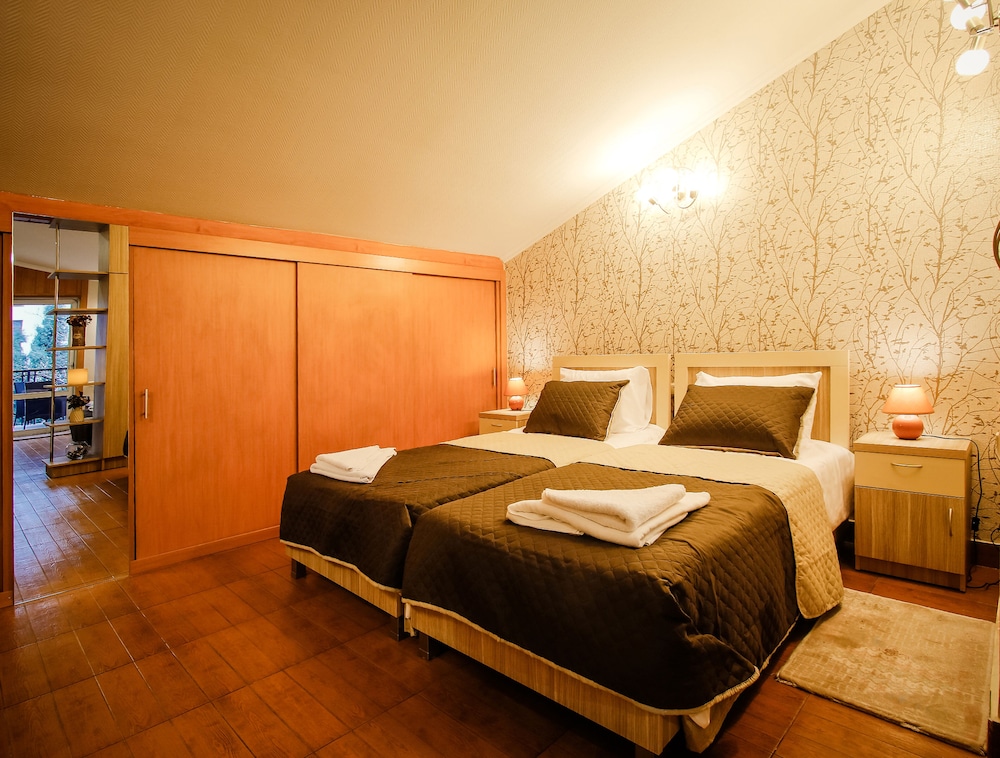 ECONOMY, TWIN BEDS