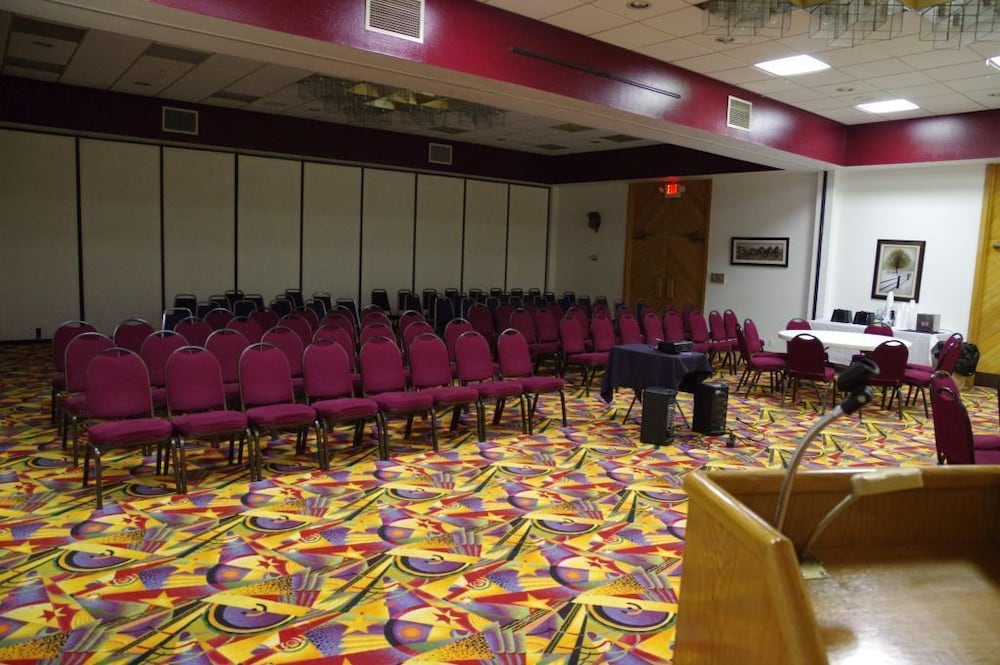 Douglas Inn Amp Conference Center 42/50