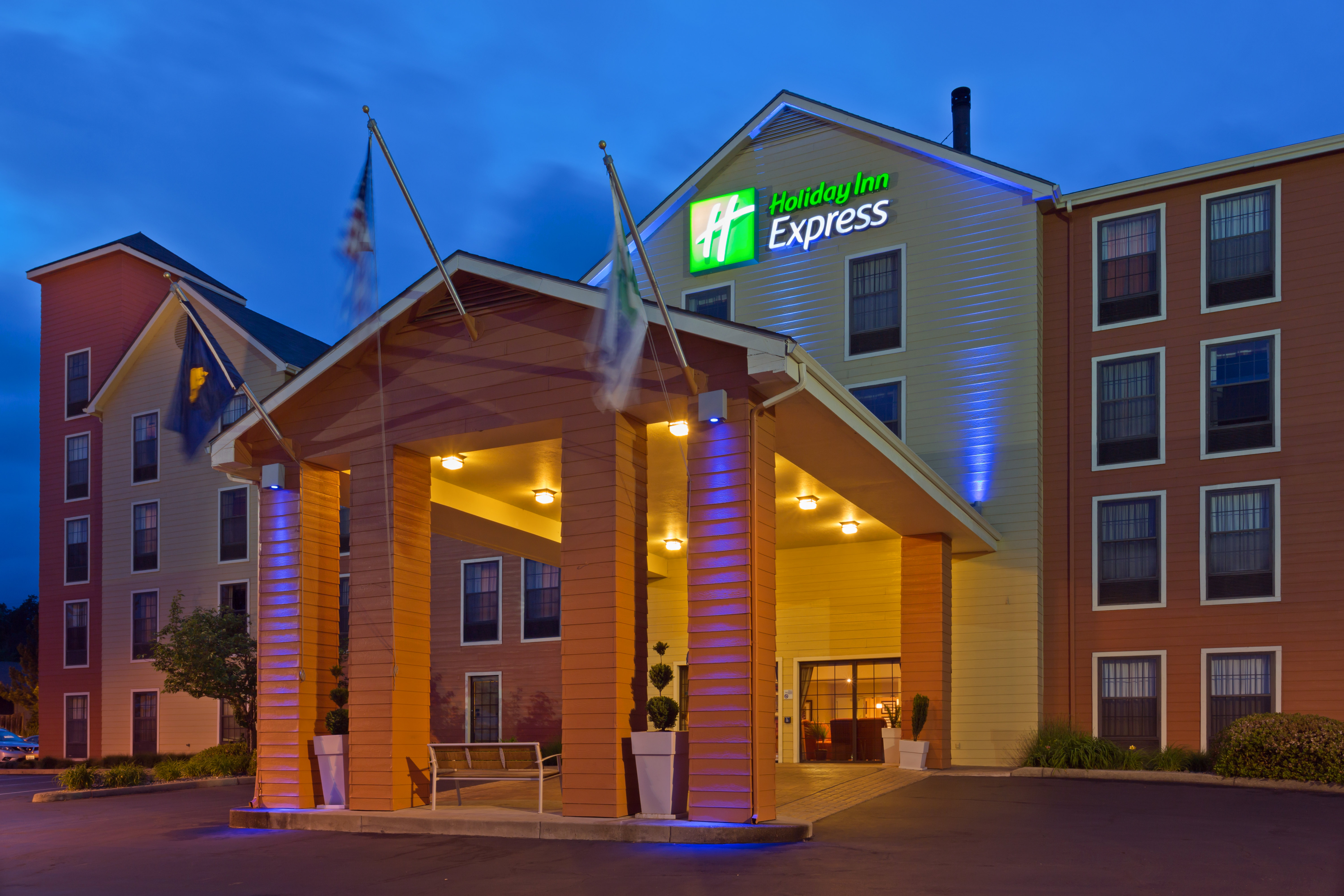 Holiday Inn Express Grants Pass 4/46