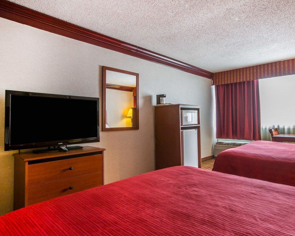 Quality Inn & Conference Center Brattleboro North 31/64