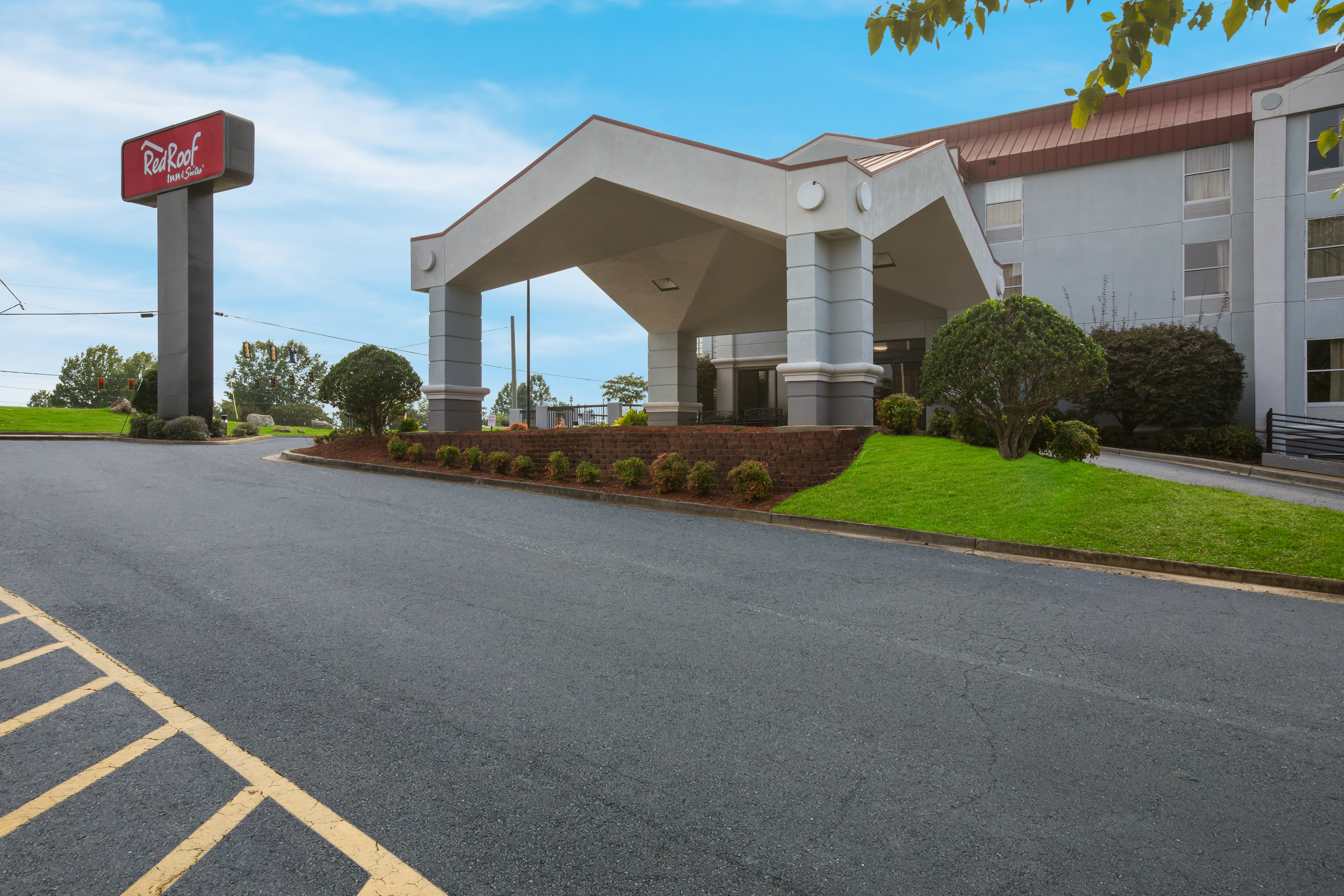Red Roof Inn & Suites Newnan 34/35