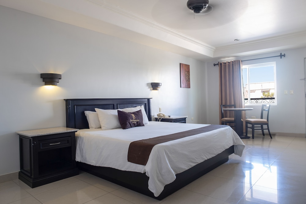Hotel Santorian 9/57