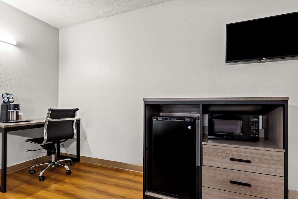 Red Lion Inn & Suites Pontoon Beach 43/55