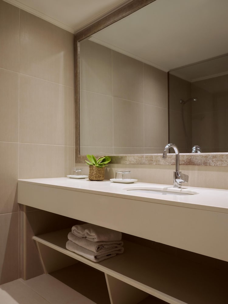بنغل بريميوم بسرير مزدوج بإطلالة على الحديقة مع أريكة، Civitel Creta Beach 10/10