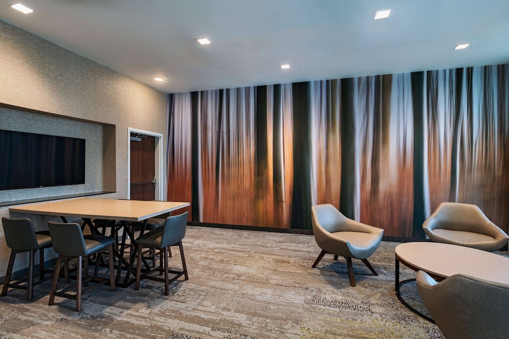 Courtyard by Marriott Dallas Grand Prairie 40/44