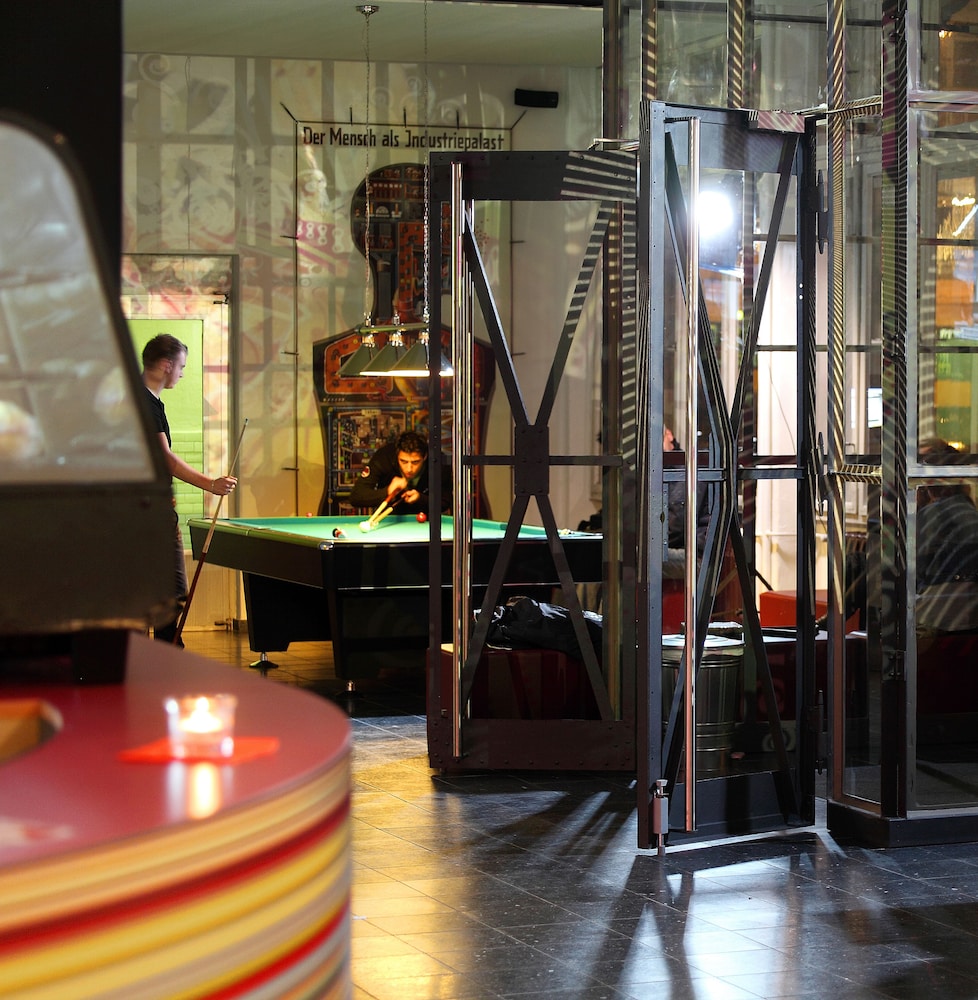 Industriepalast Hostel 30/67