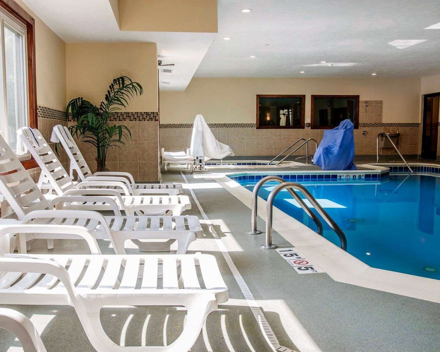 swimming pool spa
