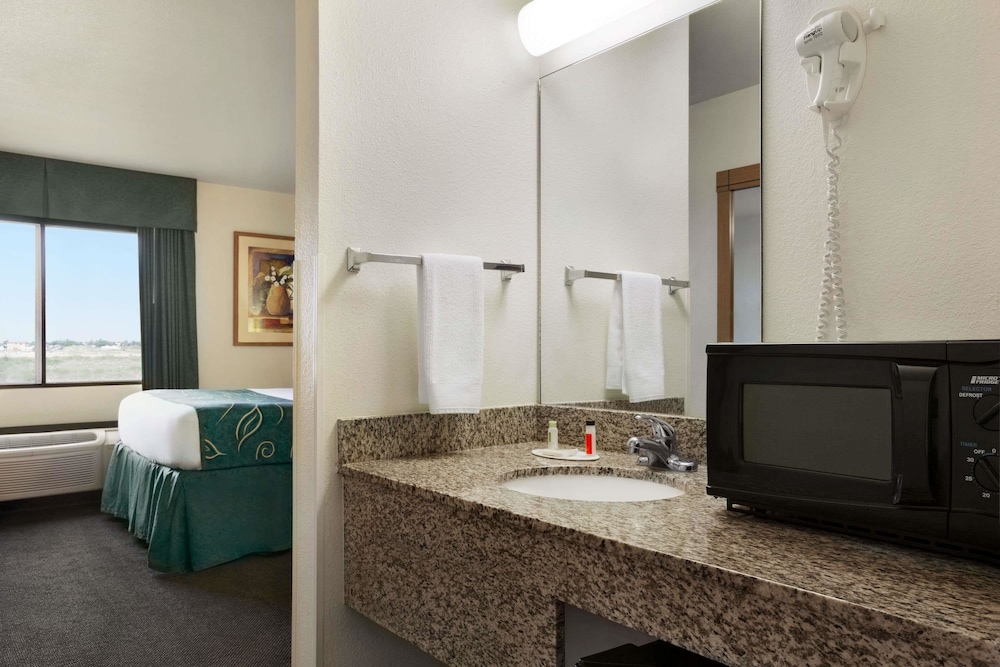Travelodge By Wyndham Pecos 8/23