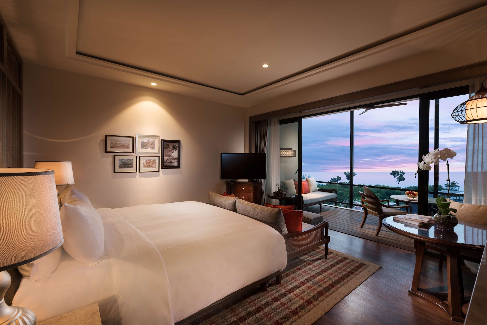 Garden, Executive, King Bed, Sea View