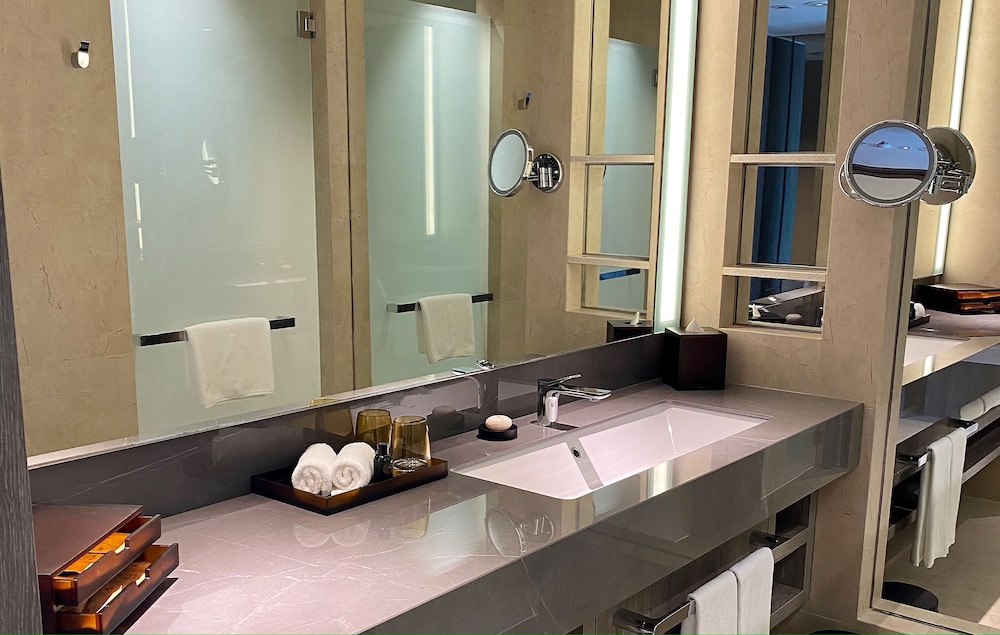 Dusit Thani Laguna Singapore 36/65