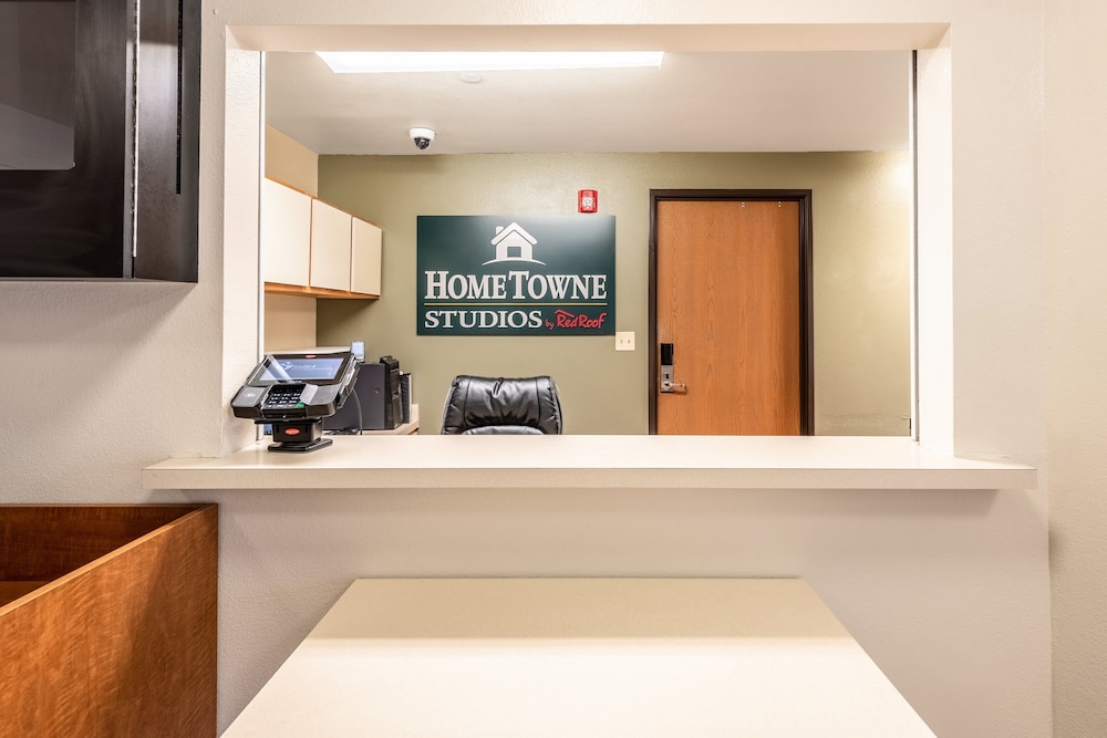 HomeTowne Studios by Red Roof Columbus 11/47