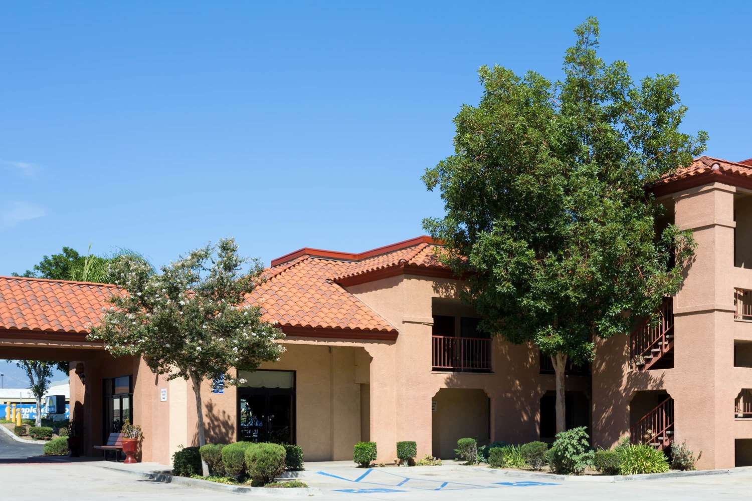 Days Inn by Wyndham Fontana / Rialto 2/34