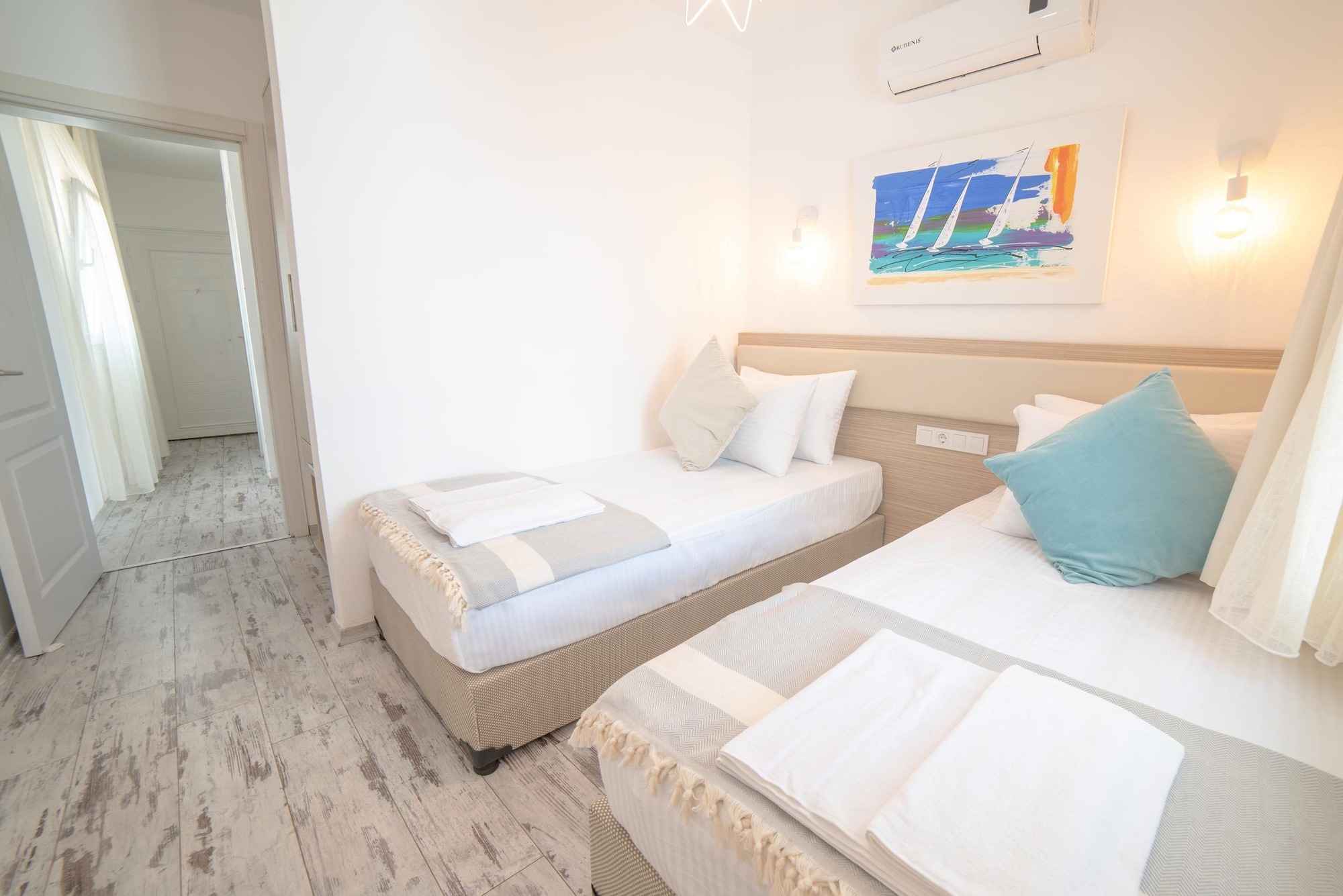 DELUXE, SUITE, SEA VIEW