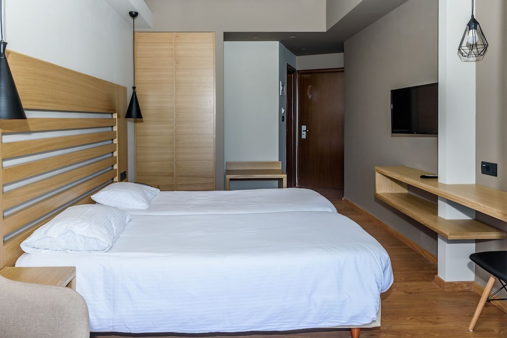 Agamemnon Hotel 18/67