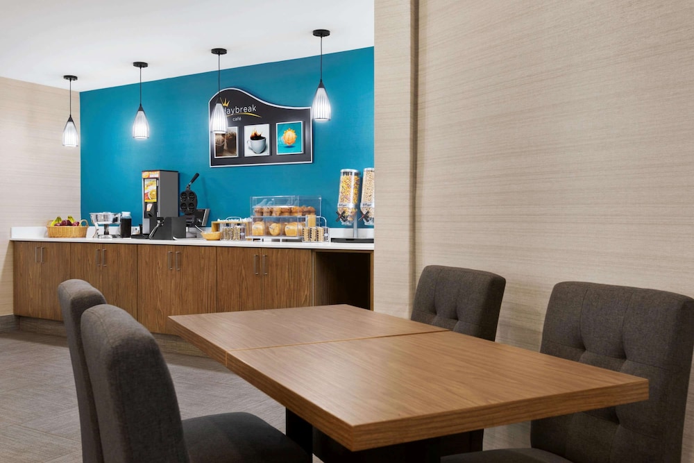 Days Inn By Wyndham Kingston 11/16