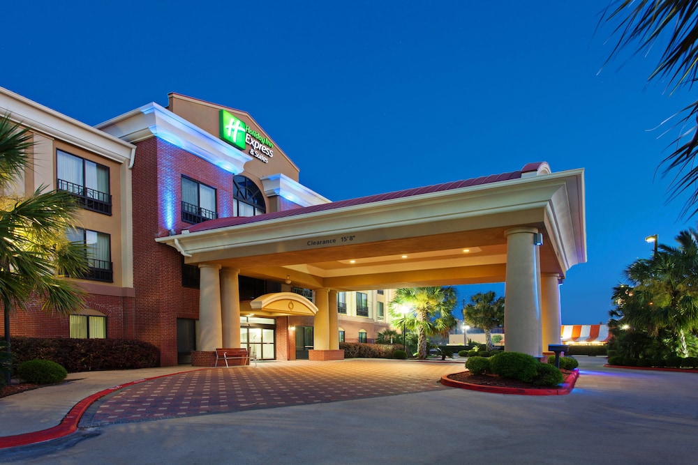 Holiday Inn Express Hotel & Suites Wharton 3/50