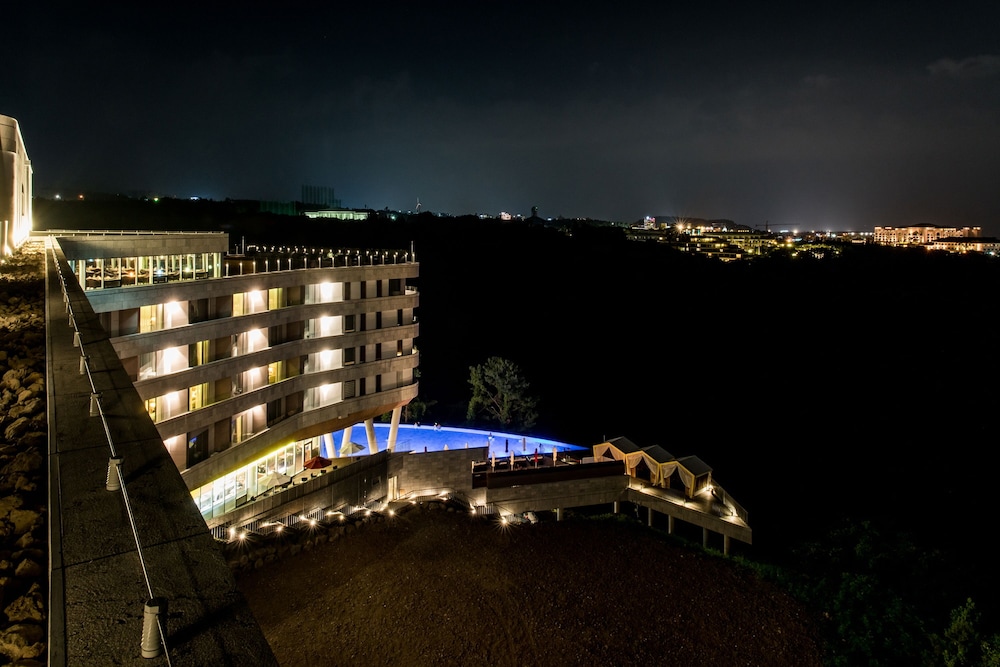 Hidden Cliff Hotel & Nature 2/50