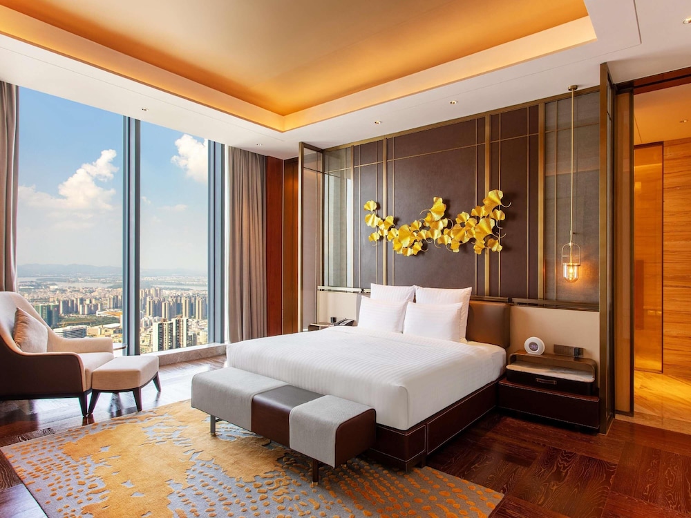 Presidential, Suite, King Bed, Club Lounge Access, High Floor, Accessible