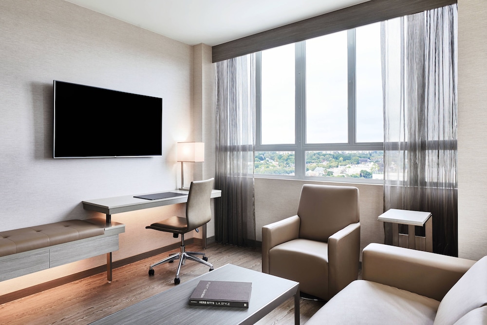 AC Hotel by Marriott Beverly Hills 36/54
