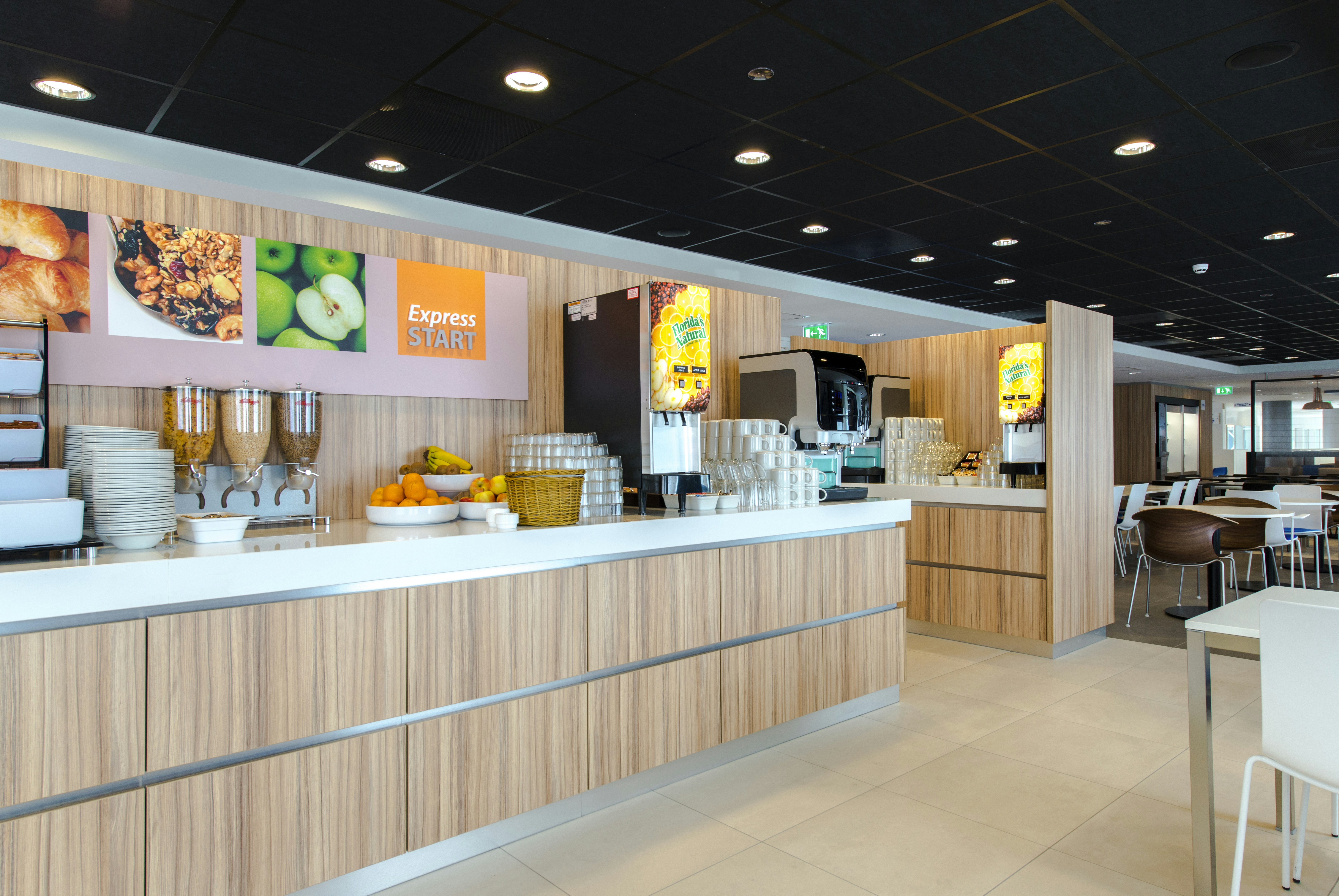 HOLIDAY INN EXPRESS ROTTERDAM - CENTRAL STATION 46/60