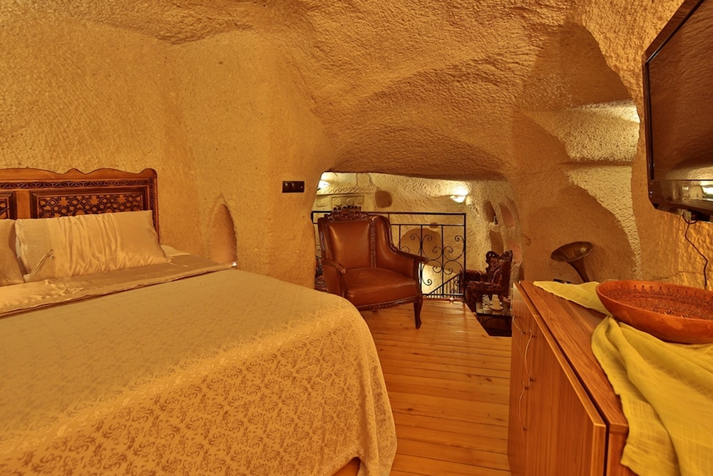 Ascension Cave Suite 17/30