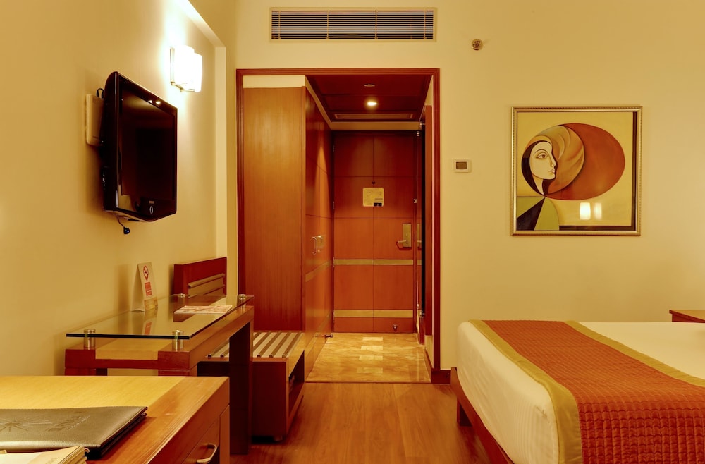 The Suryaa New Delhi 32/51