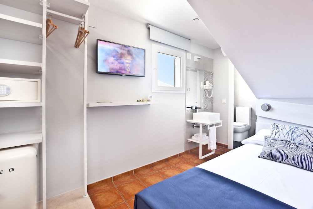 Hotel Ryans La Marina 15/69