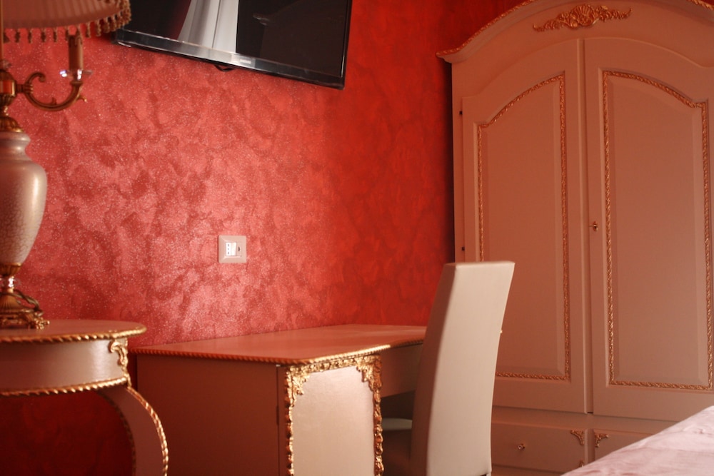 Pope's Suites 19/50