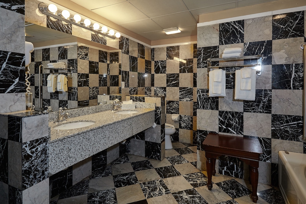 Ocean Inn and Suites 10/72