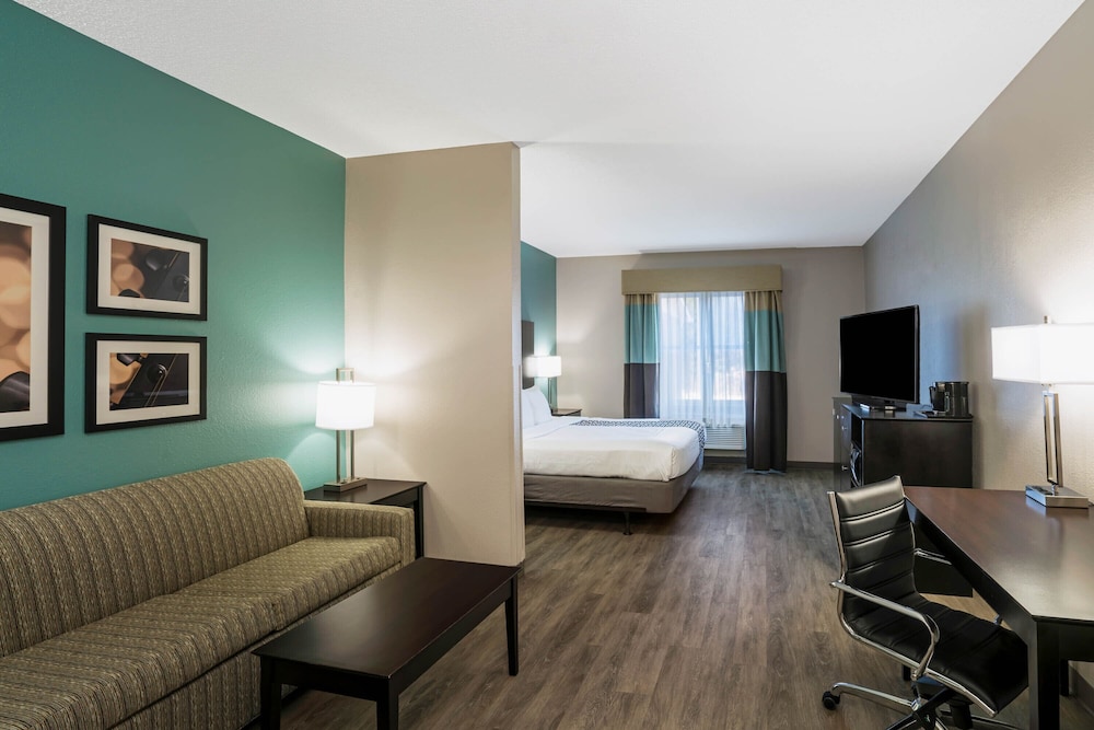 La Quinta Inn & Suites by Wyndham Lebanon 25/37