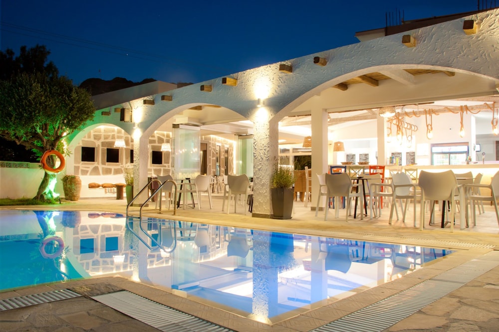 Malibu Boutique Studios 20/50