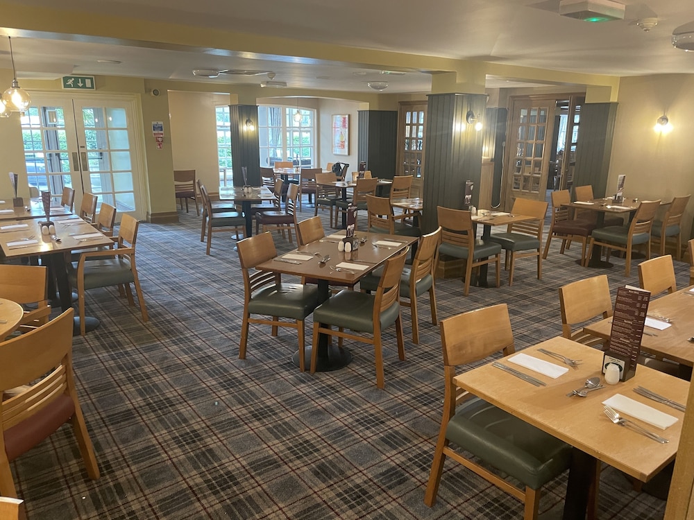 Airport Inn Manchester Hotel and Spa 60/71