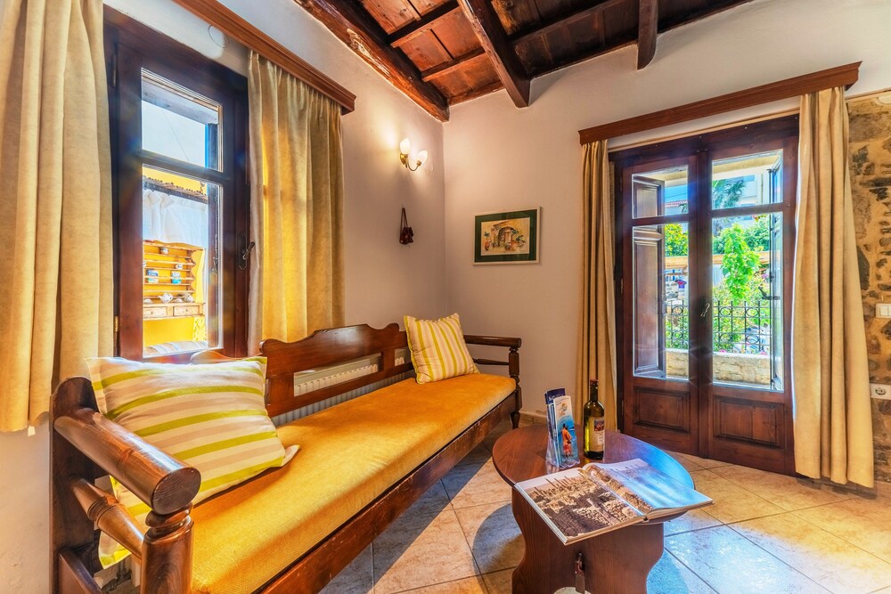 Idili Traditional House 16/50