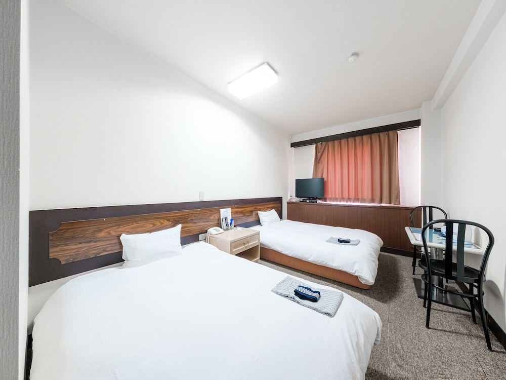 ROOM, TWIN BEDS