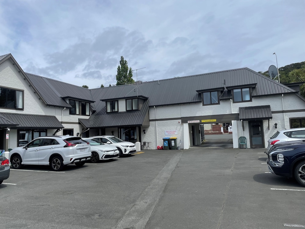 Allan Court Motel 54/66