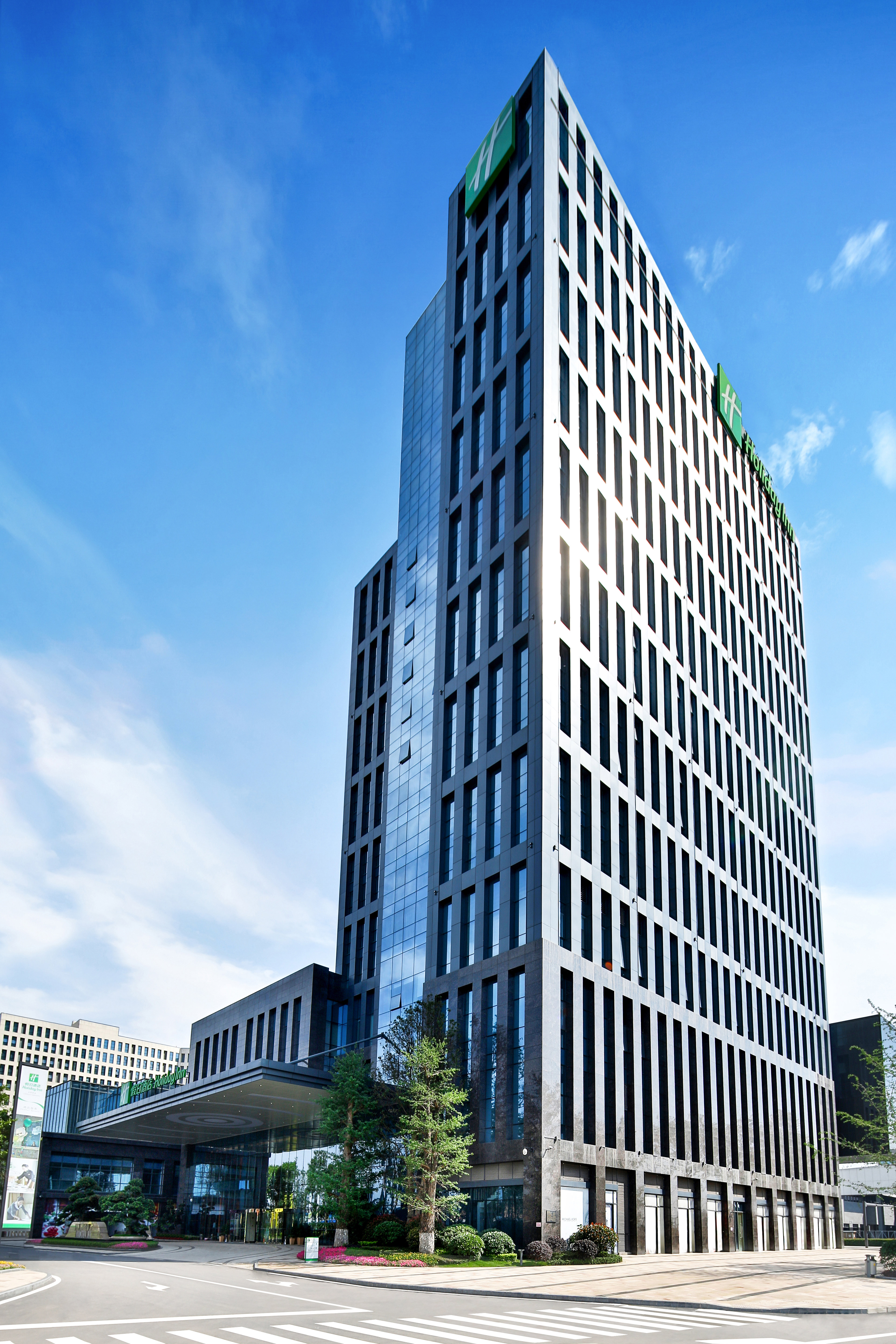 HOLIDAY INN CHENGDU QINHUANG 8/100