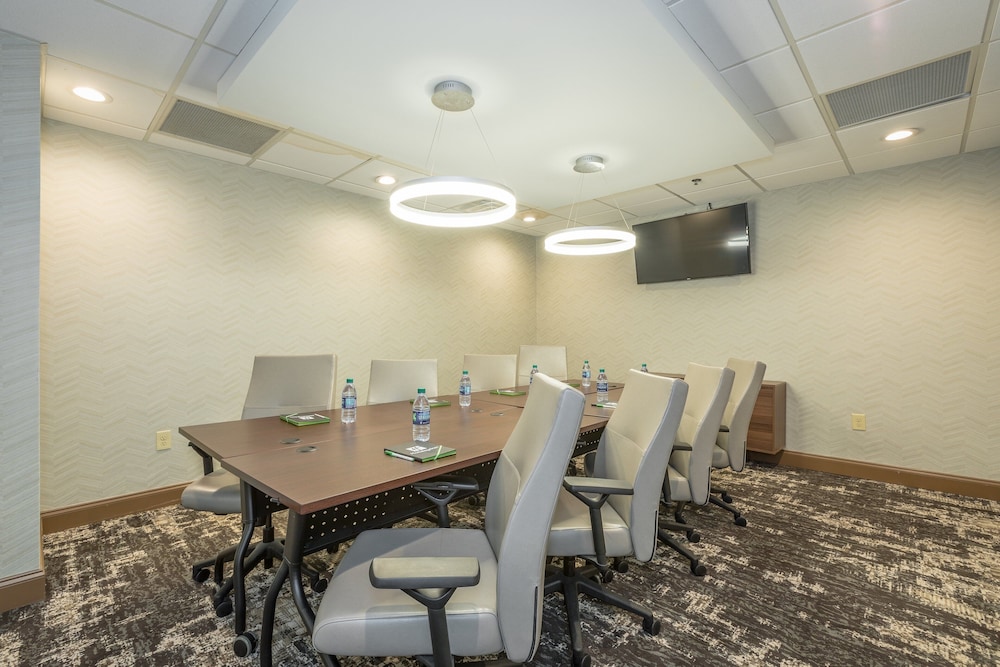 Holiday Inn Hotel Suites Peachtree City 57/70