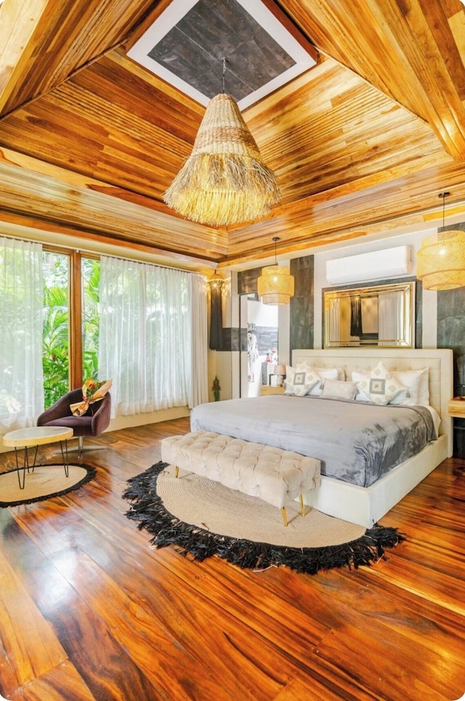 Ocho Artisan Bungalows 21/80