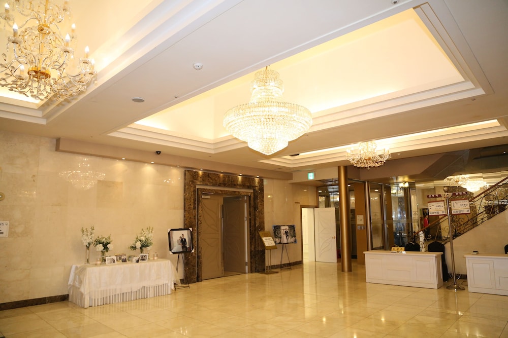 The Koryo Hotel 8/58
