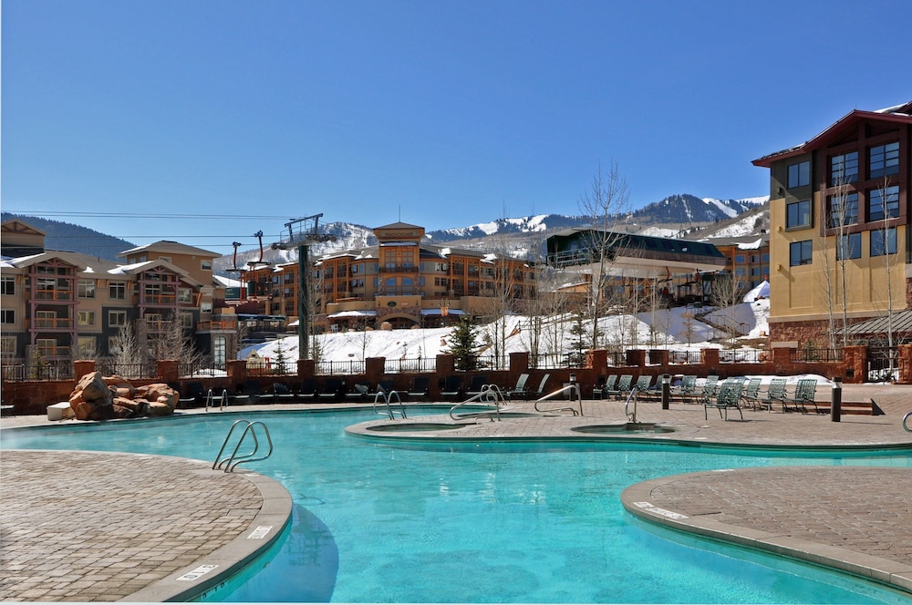Grand Summit Hotel 3/78