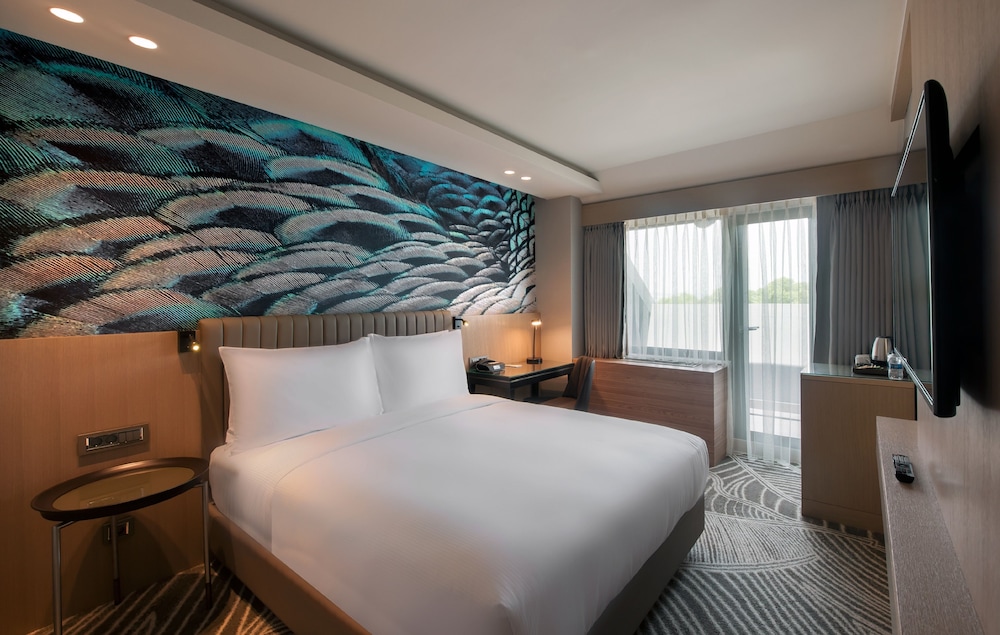 DELUXE, QUEEN BED, BALCONY